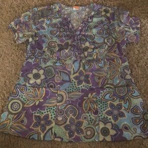 Scrub top size medium